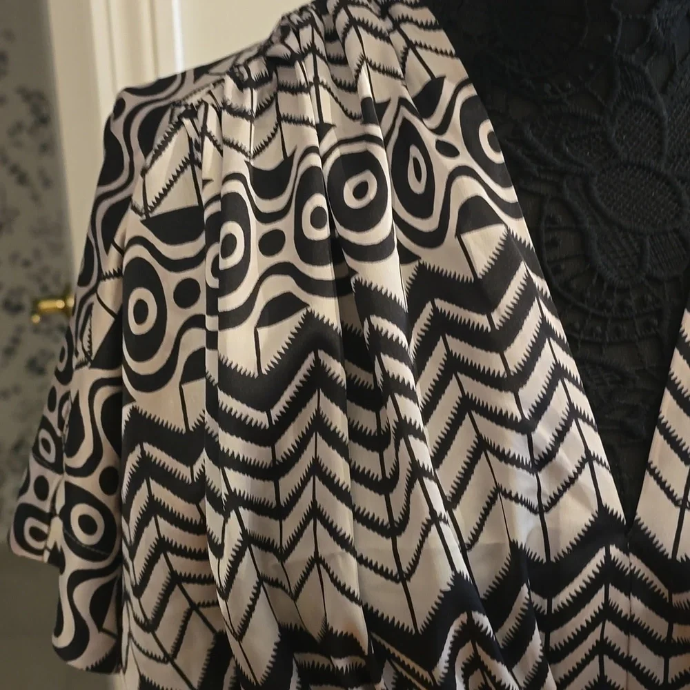 BLACK &WHITE Blouse by Cynthia Steffe - Picture 4 of 4